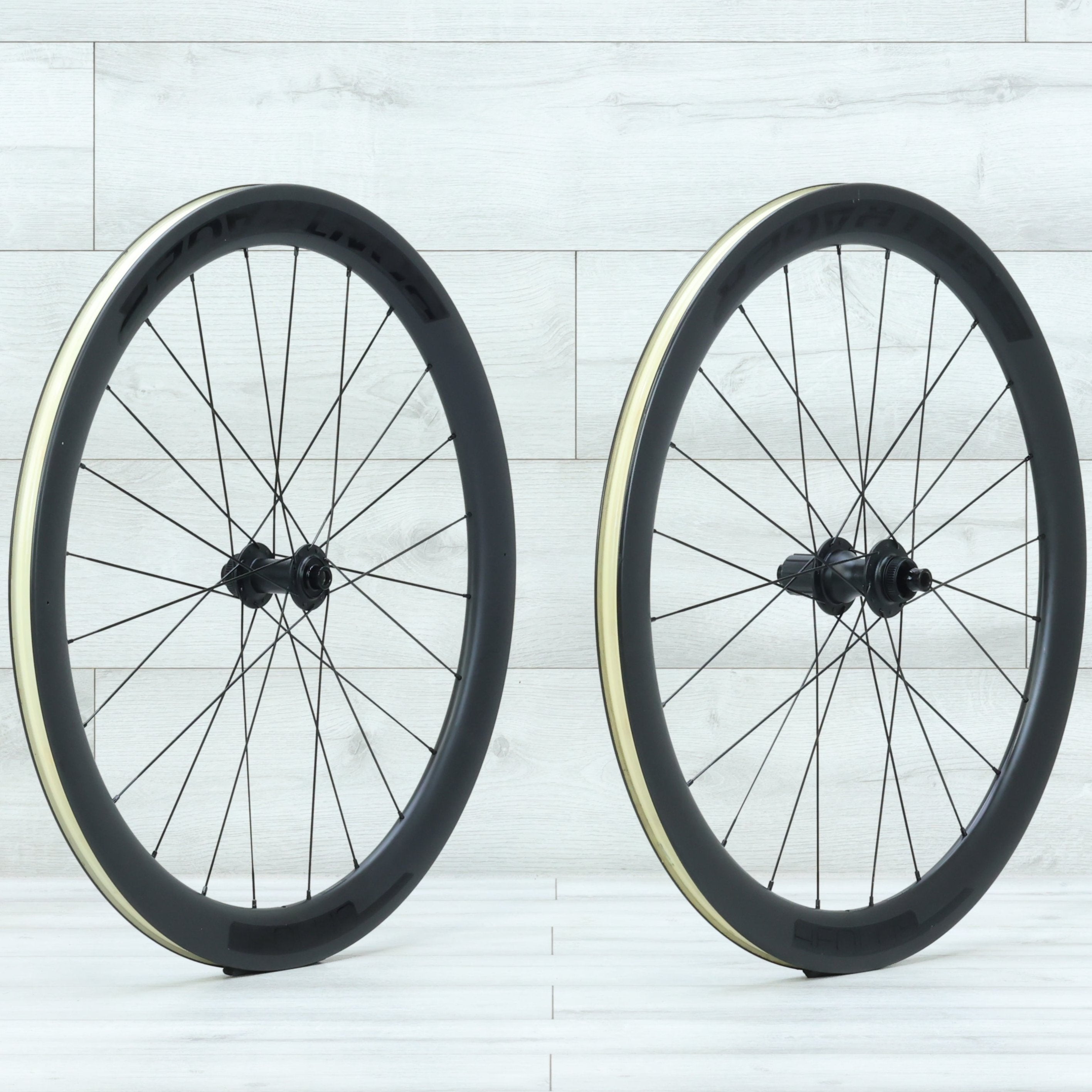 Bontrager Aeolus Elite 50 TLR Carbon Center Lock Disc Wheelset