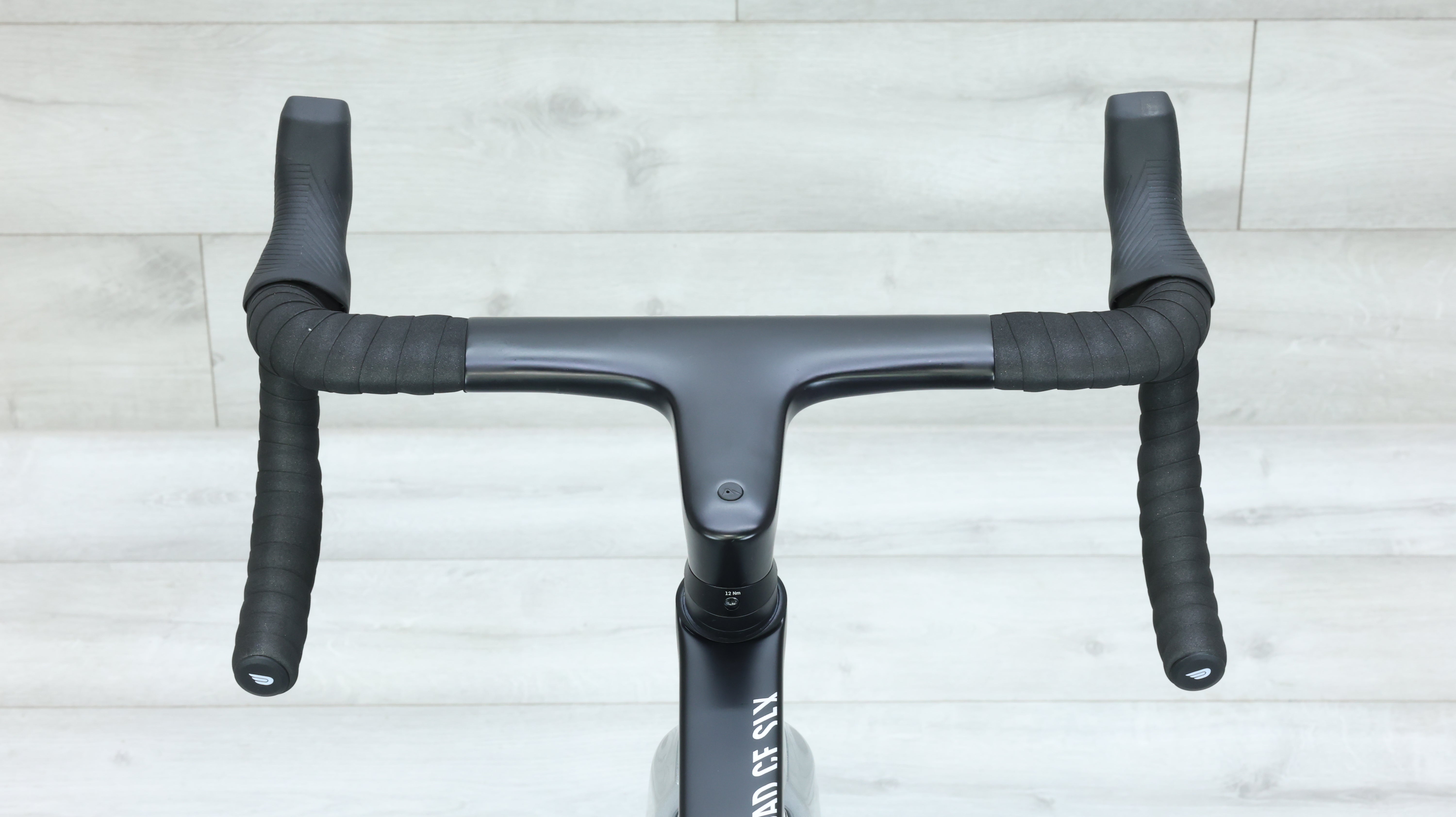 2024 Canyon Aeroad CF SLX 8 AXS Road Bike - X-Small – Cycle