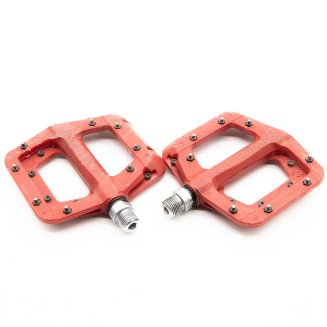 race face flat pedals Race Face Chester Flat Red MTB Pedals 358g – Cycle Limited