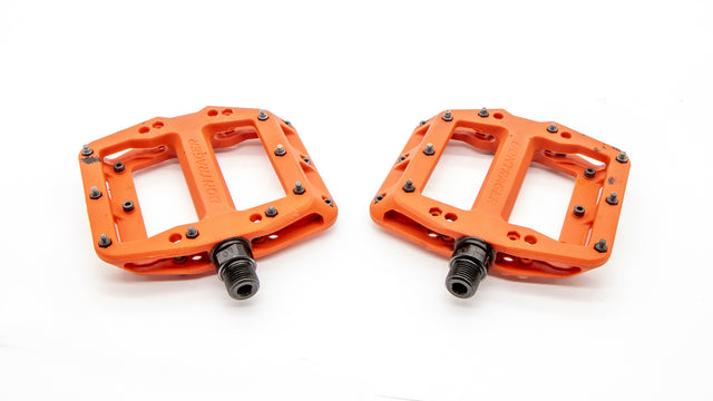 bontrager line pro flat pedals Bontrager Line Elite MTB Flat Pedal Orange 350g – Cycle Limited