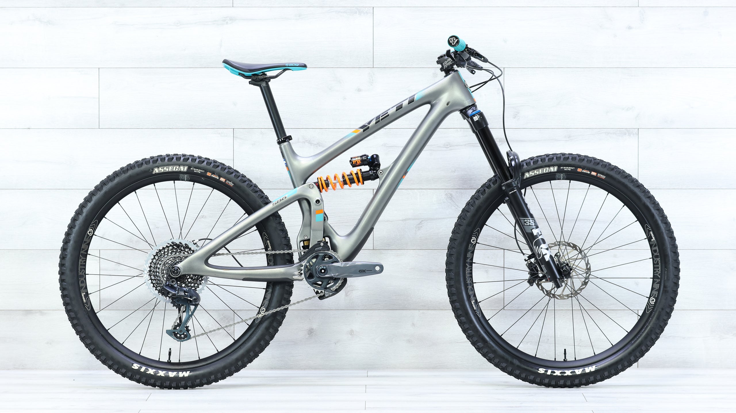 Yeti SB6 Turq Mountain Bike 2019, Small - Main Image