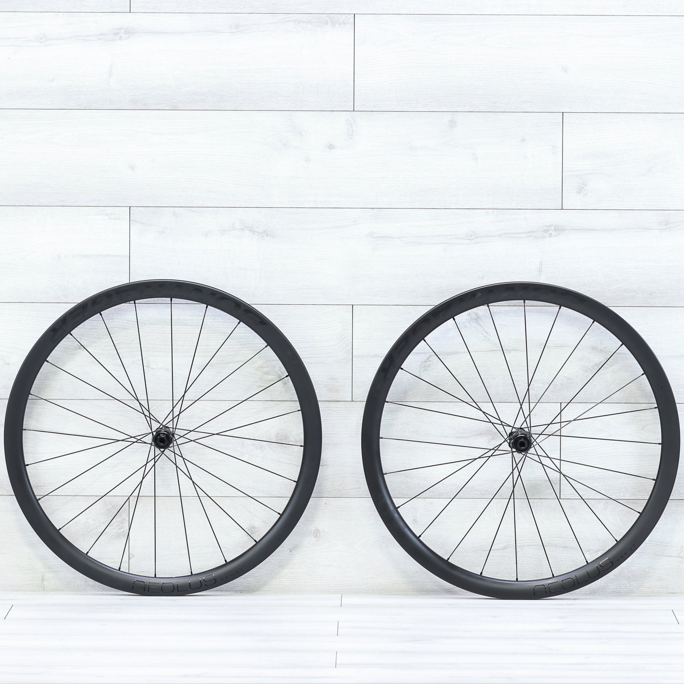 Bontrager Aeolus Pro 37 TLR Carbon Center Lock Disc Brake Wheelset 700c, XDR 12-Speed