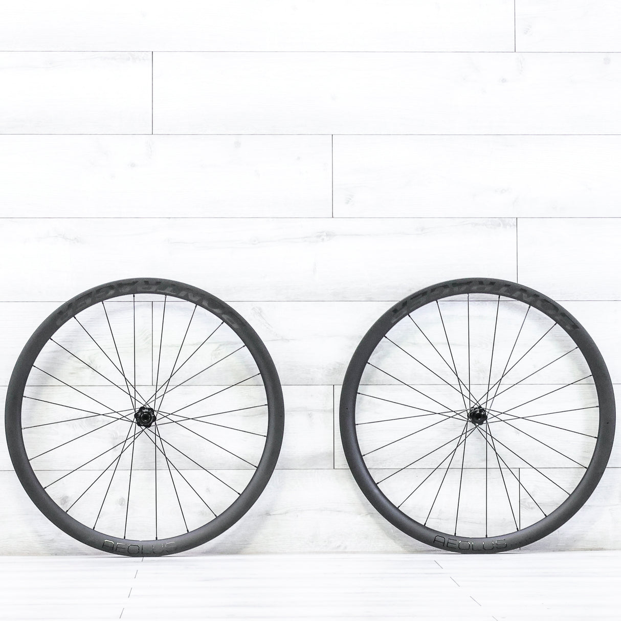 Bontrager Aeolus Pro 37 TLR Carbon Disc Wheelset - 700c, Tubeless, Center Lock, XDR 12-Speed