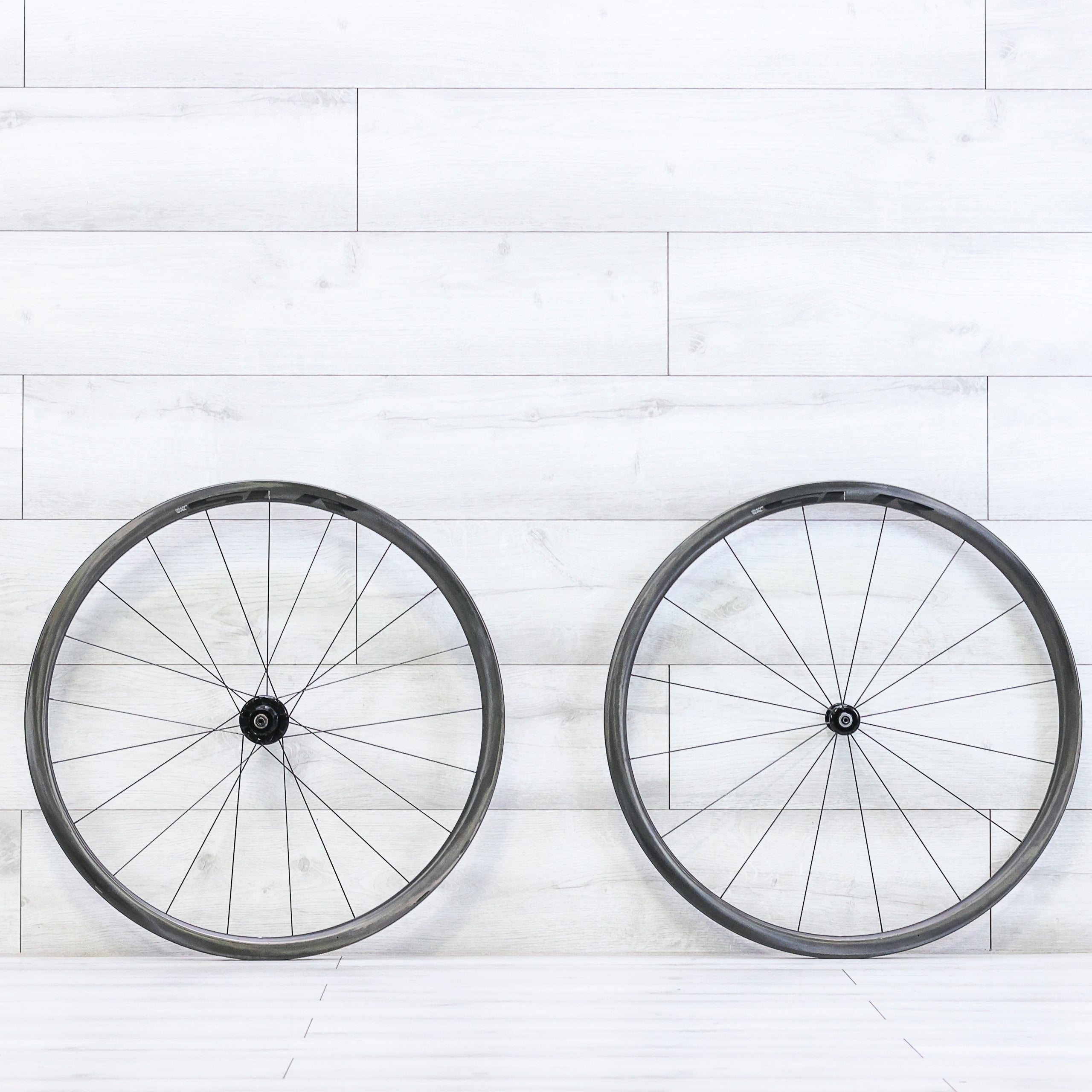 GIANT SLR1 30mm リムブレーキ こちらも気になる新商品です。 “NEW” SLR WHEELSYSTEM ｜ ジャイアント