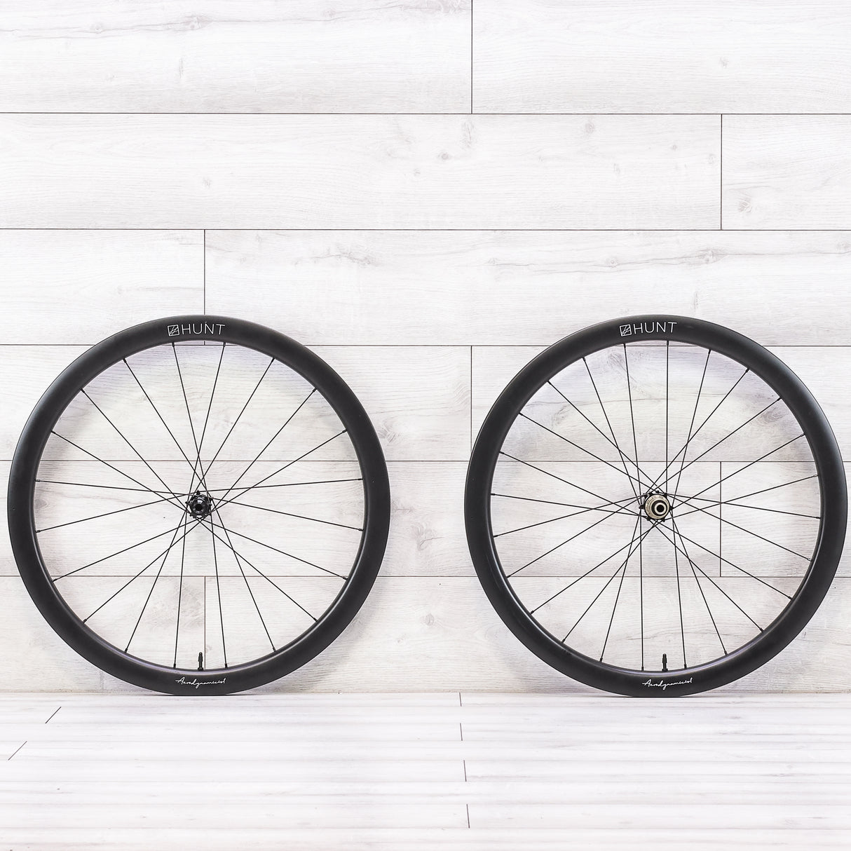 HUNT 44 Aerodynamicist Carbon Disc Wheelset - 700c, Tubeless, Center Lock, XDR 11/12-Speed