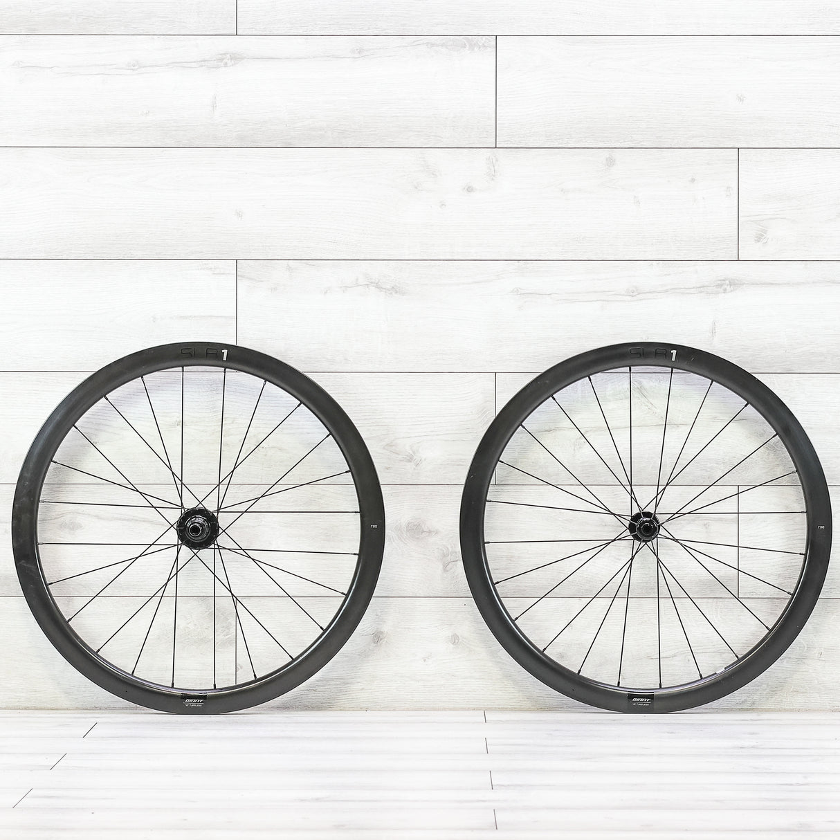 Giant SLR 1 42 Carbon Road Disc Wheelset - 700c, Tubeless, Center Lock, XDR 11/12-Speed