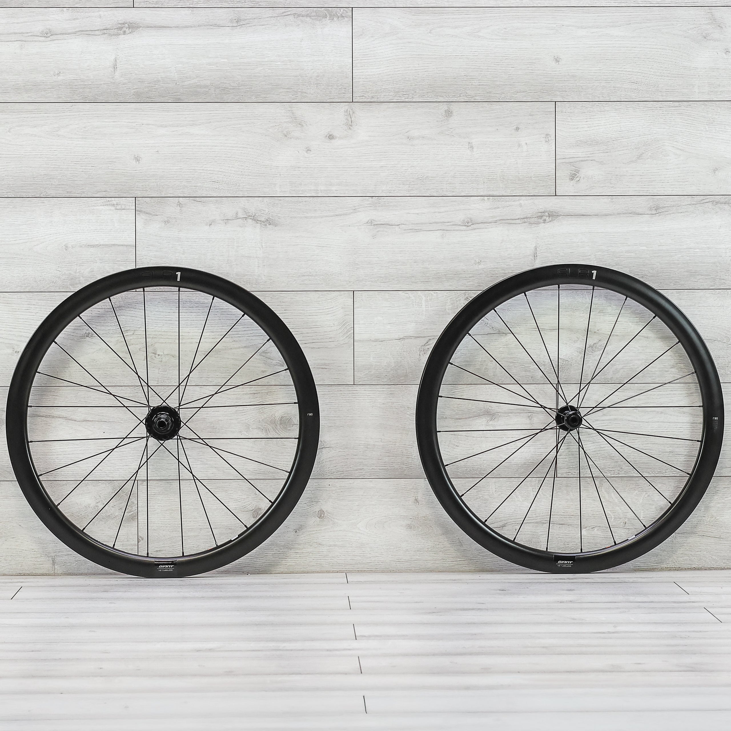 Giant SLR 1 42 Carbon Road Disc Wheelset - 700c, Tubeless, Center
